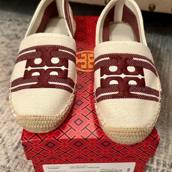 Tory Burch DOUBLET JACQUARD ESPADRILLE
STRIPE LOGO Women's Burgundy and Cream 9 - Picture 10 of 11